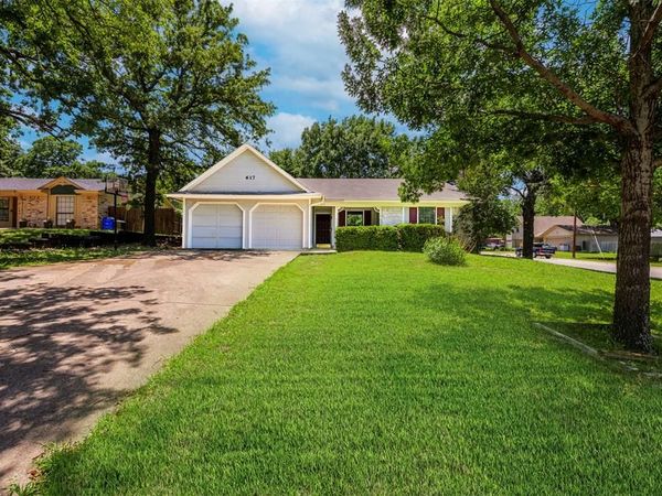 617 Rolling Ridge Court, Azle, TX 76020