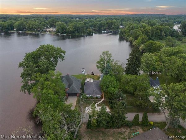 486 Charlevoix Street , Commerce Twp, MI 48382