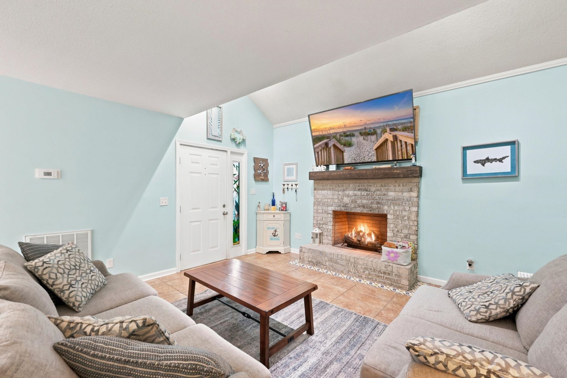 1705 Edge Dr. Photo 6