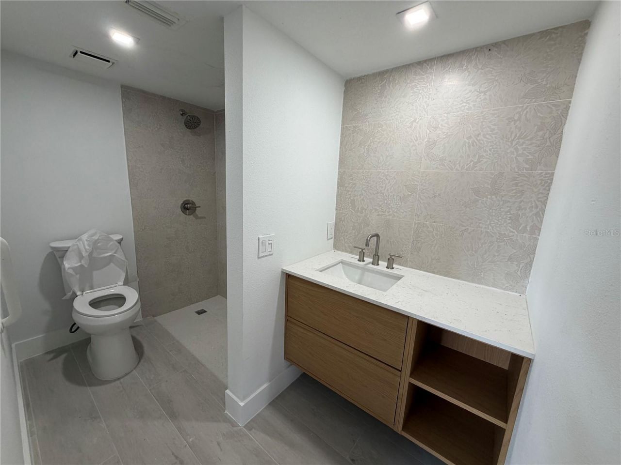 7400 Sunshine Skyway Lane S, Unit 105, Saint Petersburg, FL 33711 Photo