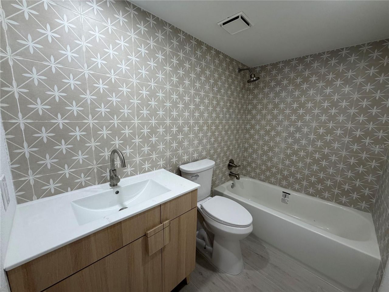 7400 Sunshine Skyway Lane S, Unit 105, Saint Petersburg, FL 33711 Photo