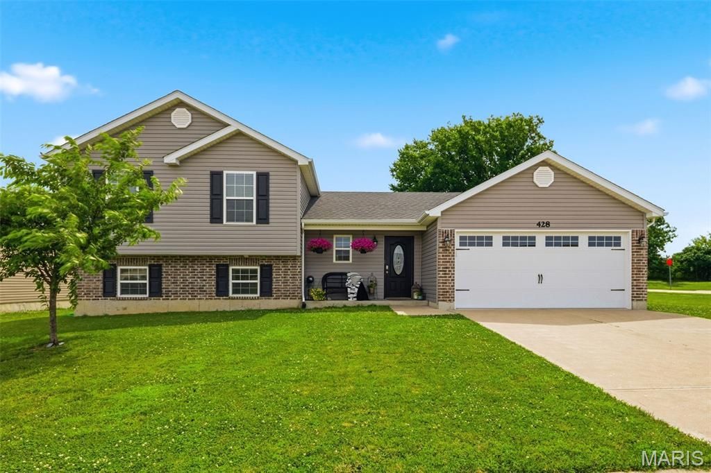 428 Honeysuckle Creek Drive , Wentzville, MO 63385 Main Photo