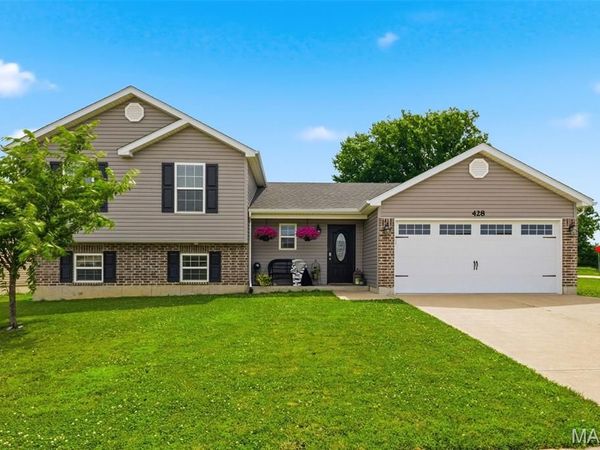 428 Honeysuckle Creek Drive , Wentzville, MO 63385