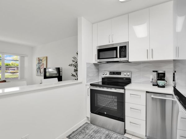 175 Fanshaw E, Boca Raton, FL 33434