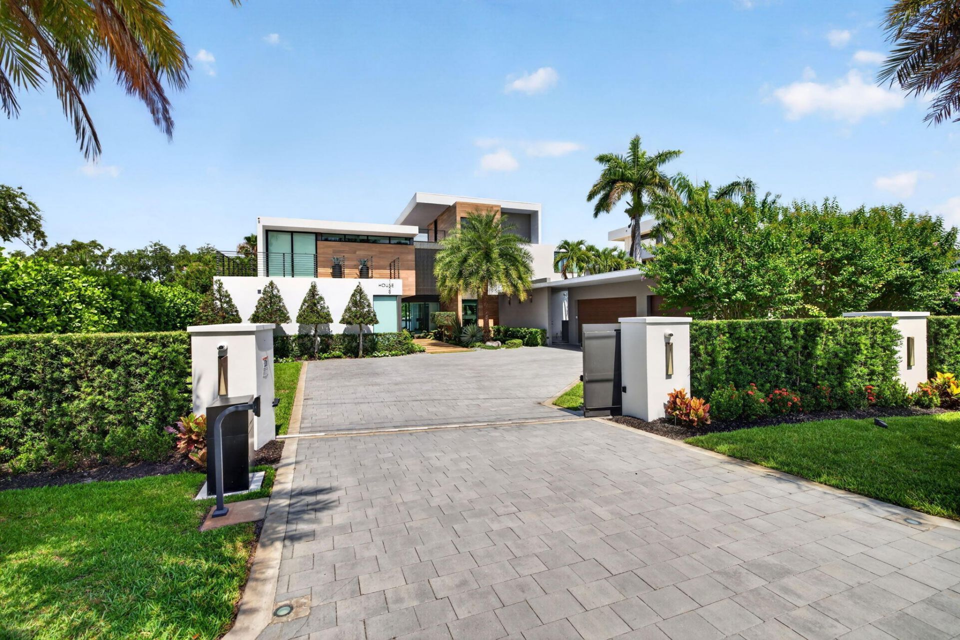 1529 Middle River Drive, Fort Lauderdale, FL 33304 Photo