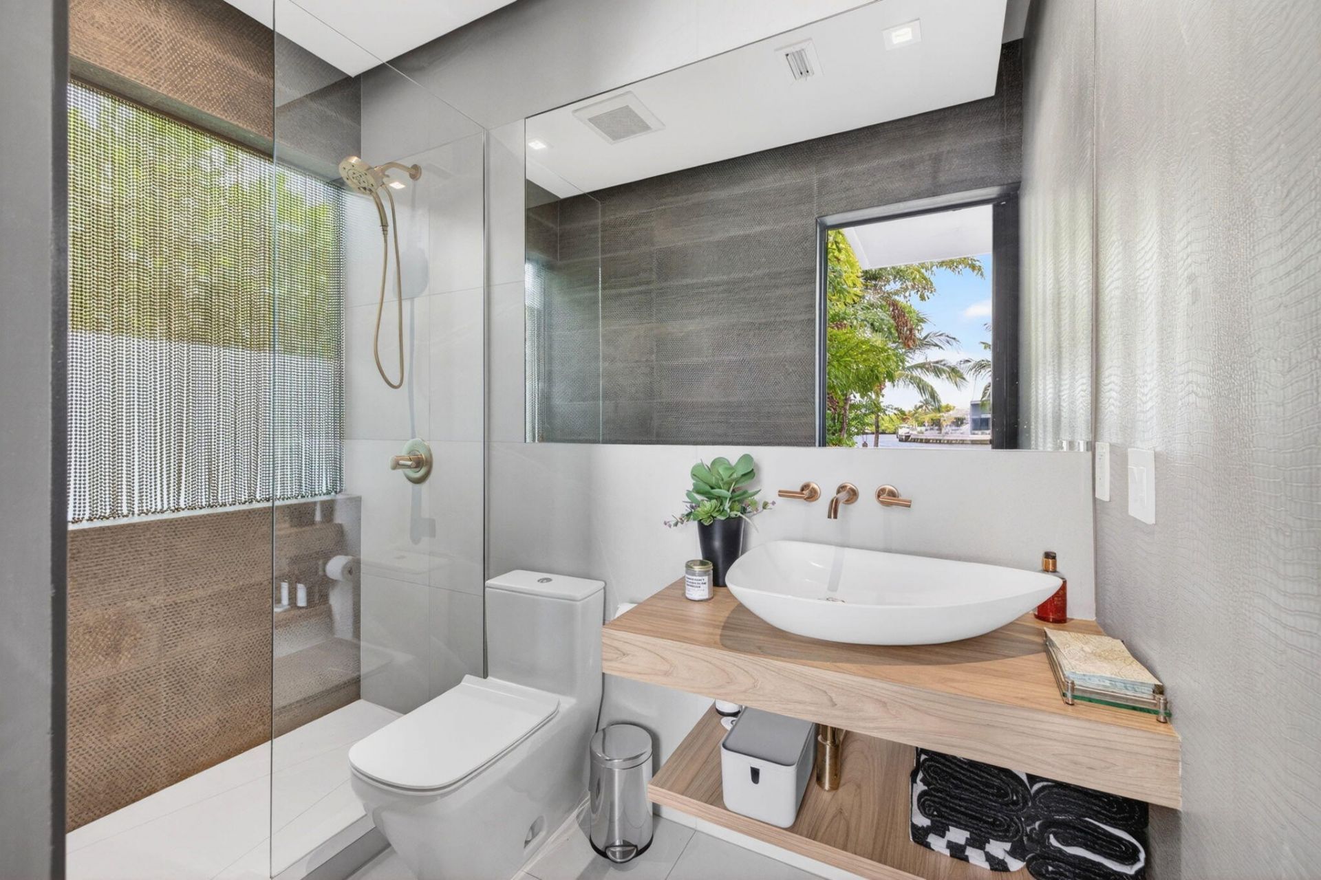 1529 Middle River Drive, Fort Lauderdale, FL 33304 Photo