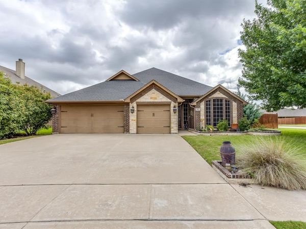 400 Hudson Lane, Burleson, TX 76028