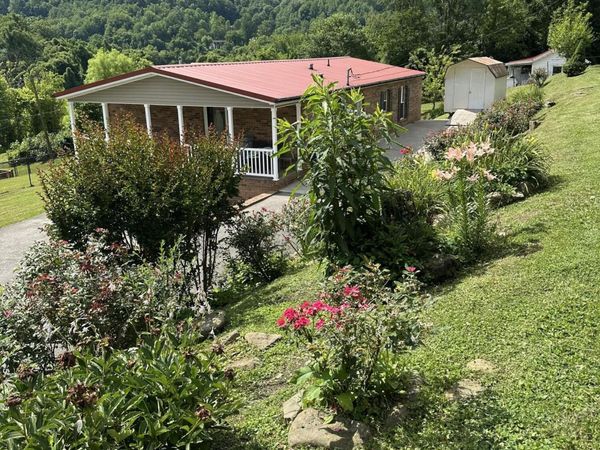 165 Redmond RD., Pineville, KY 40977