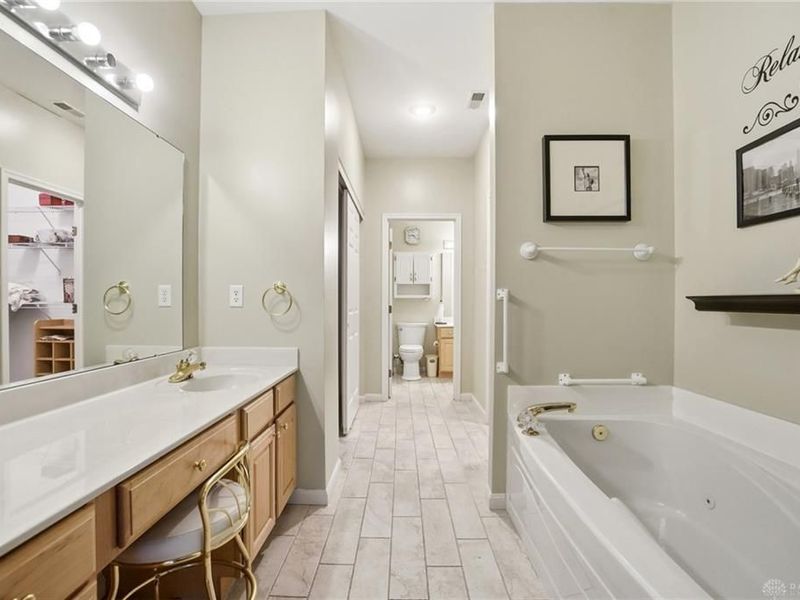 3043 Willowbrook Way, Beavercreek, OH 45431 Photo 8