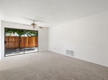 9924 Meadow Oak Cir, Elk Grove, CA 95624 Photo