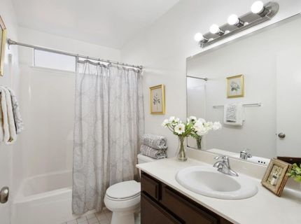 9924 Meadow Oak Cir, Elk Grove, CA 95624 Photo