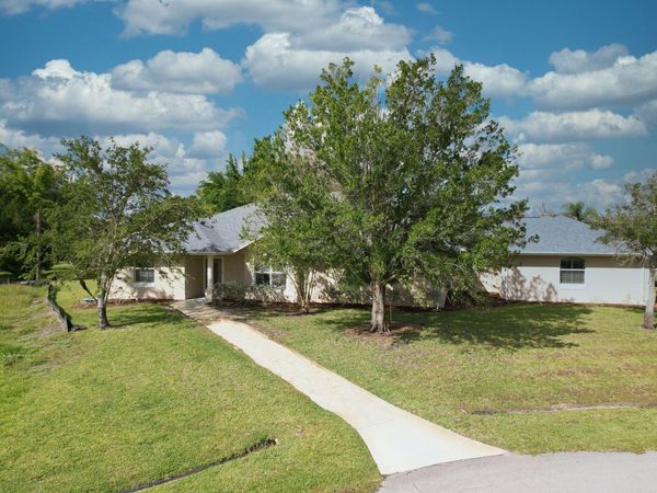 2879 SE Peru Street, Port Saint Lucie, FL 34984