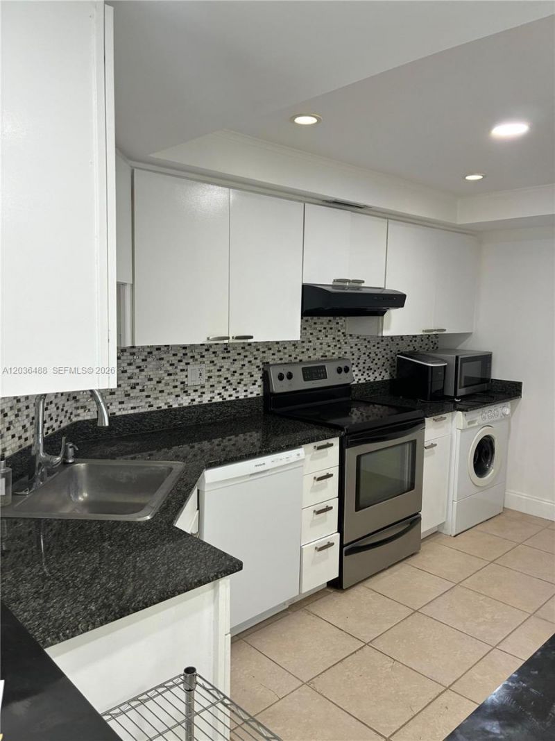 2400 Presidential Way , Unit 403, West Palm Beach, FL 33401 Photo
