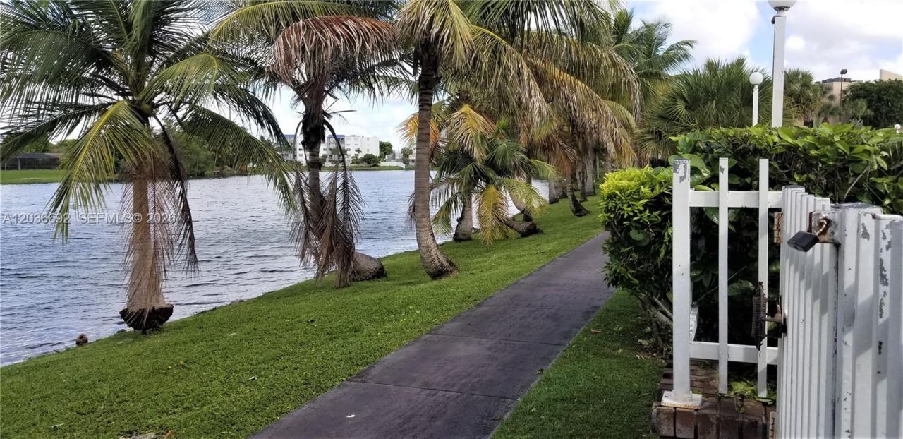 14201 N Kendall Dr , Unit 405D, Miami, FL 33186 Photo