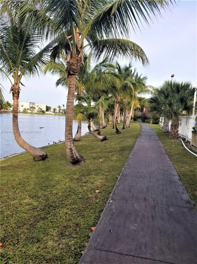 14201 N Kendall Dr , Unit 405D, Miami, FL 33186 Photo
