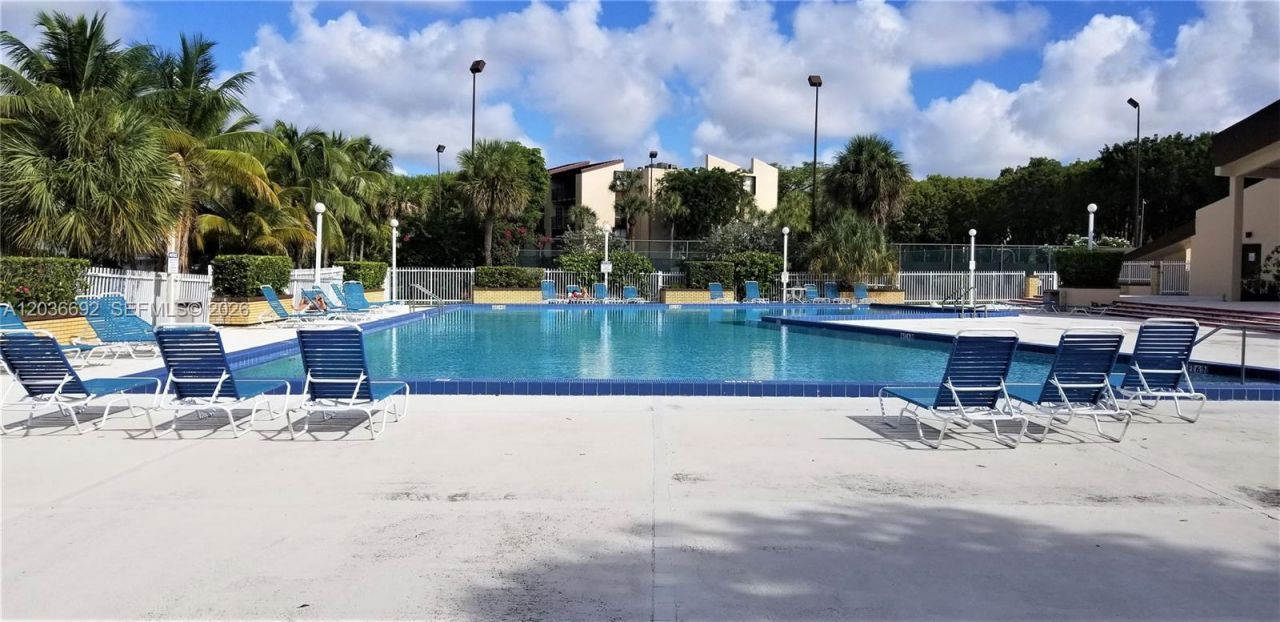 14201 N Kendall Dr , Unit 405D, Miami, FL 33186 Photo