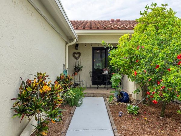 10152 REGAL DRIVE, LARGO, FL 33774