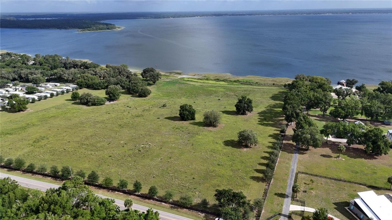Tbd SE Sunset Harbor Road , Weirsdale, FL 32195 Photo