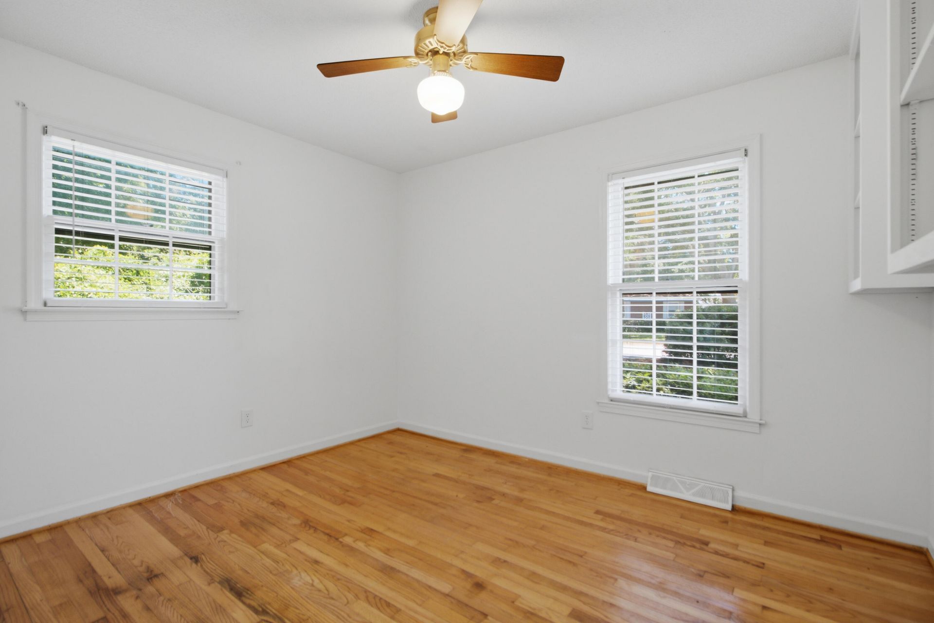 1144 Wyndham Road Photo 26