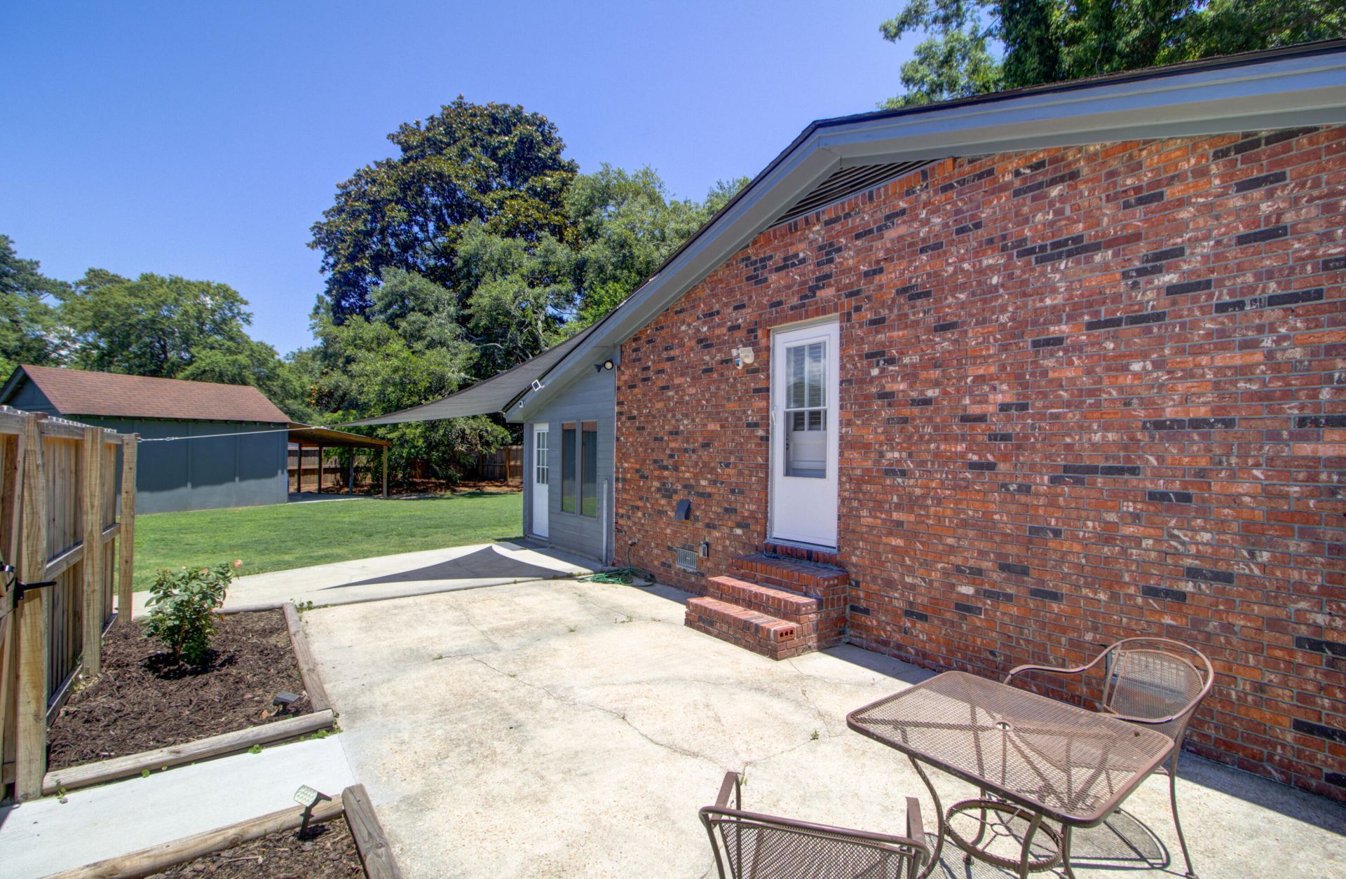 1144 Wyndham Road Photo 32