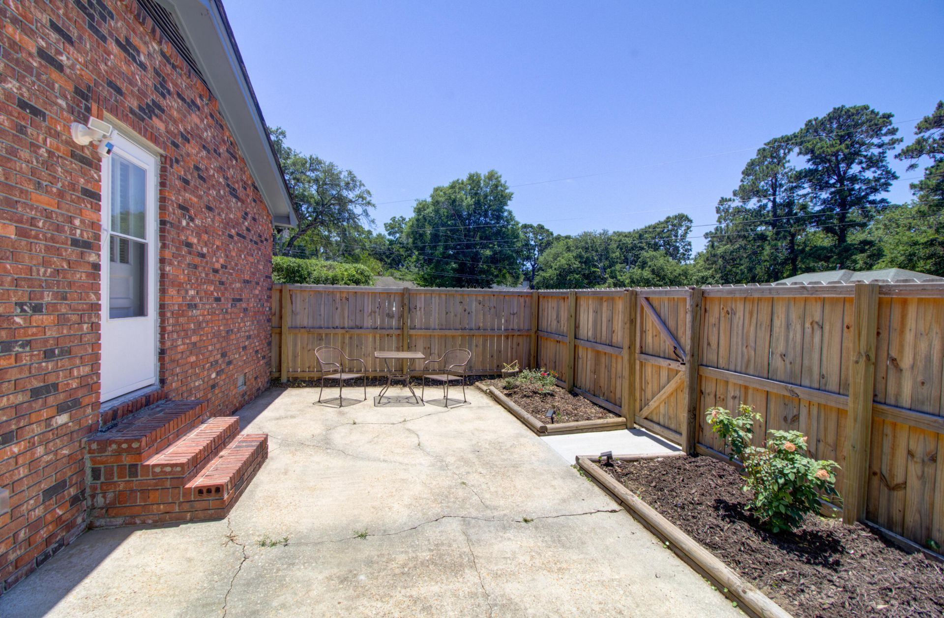 1144 Wyndham Road Photo 33