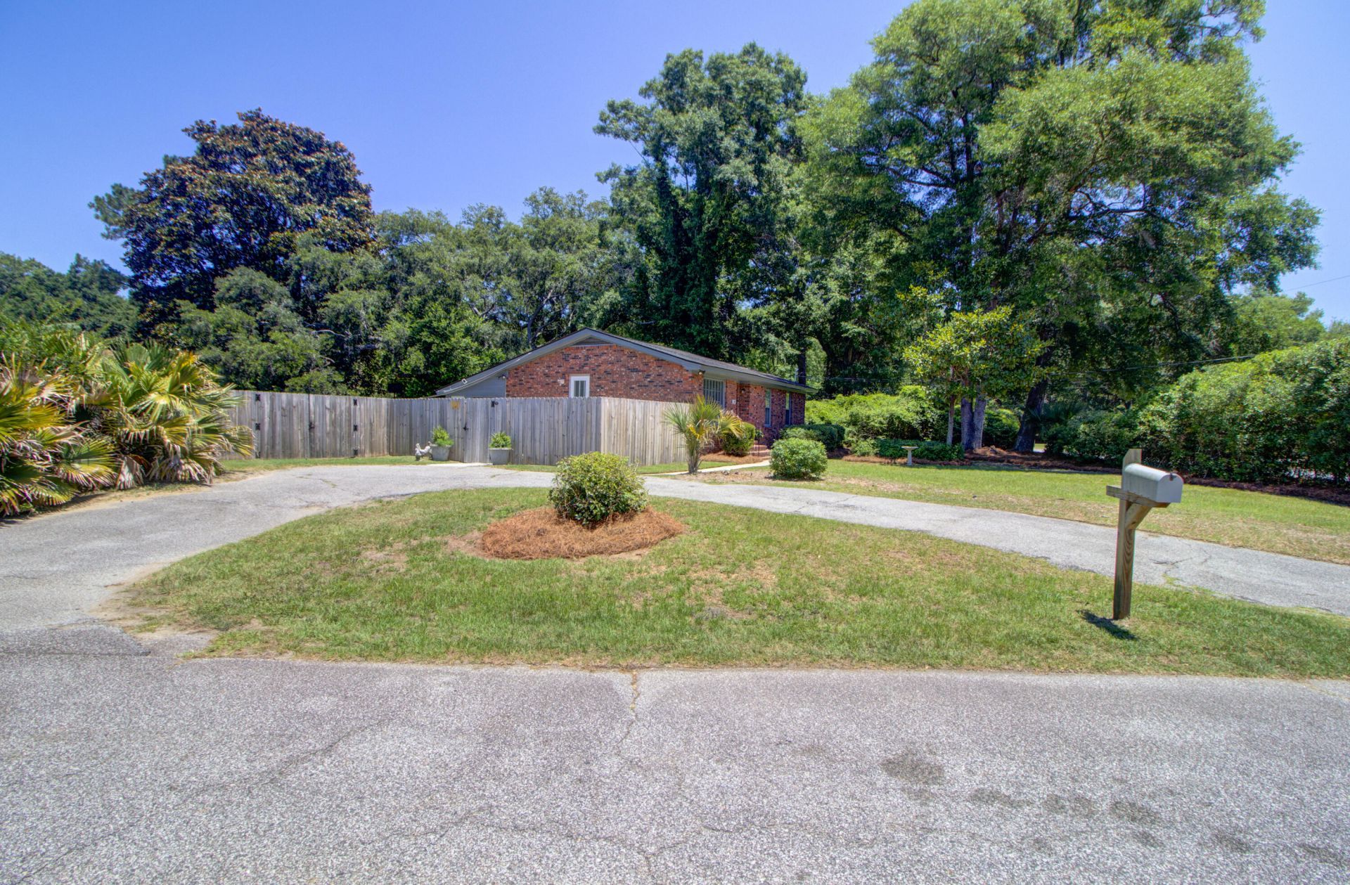 1144 Wyndham Road Photo 44
