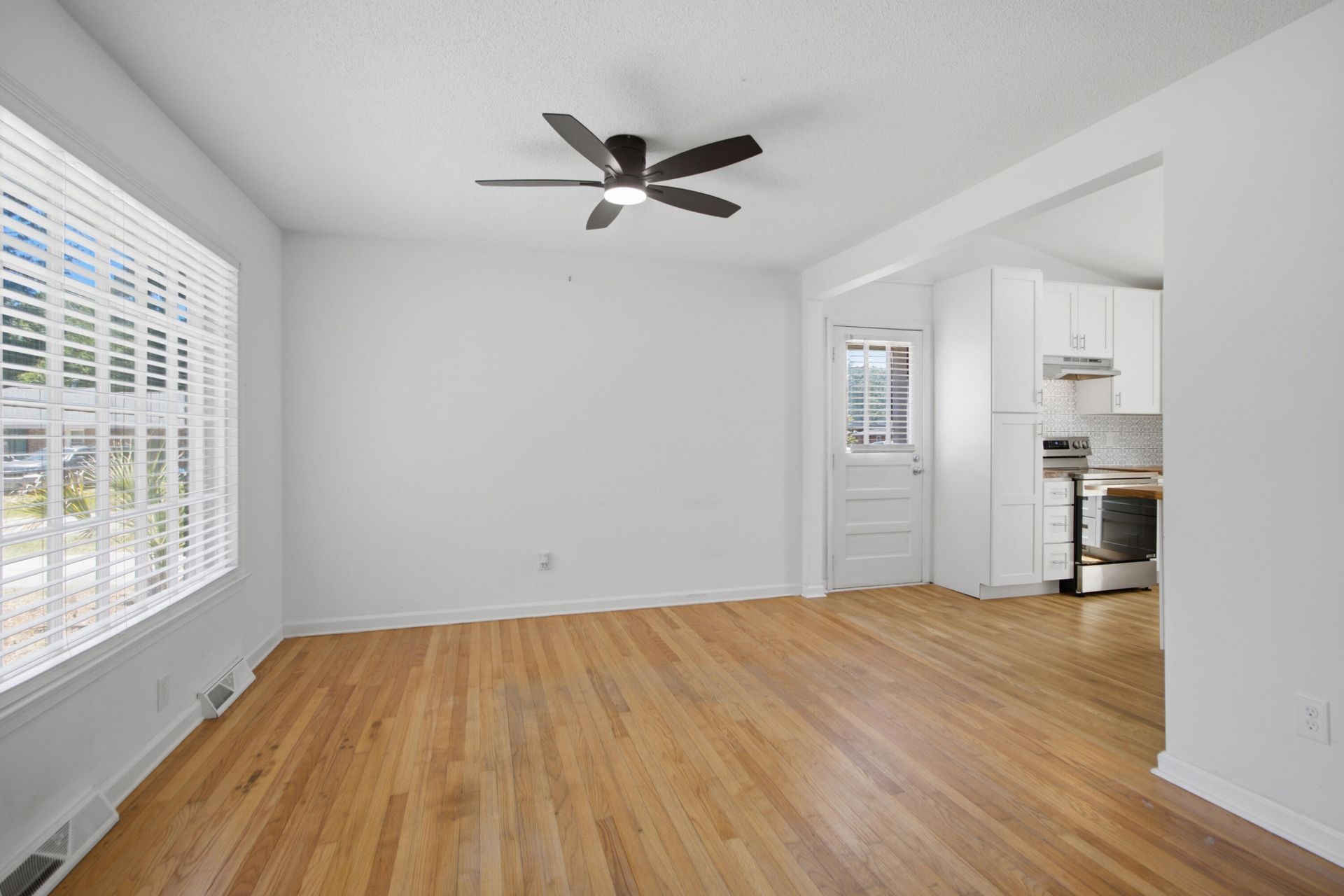 1144 Wyndham Road Photo 7