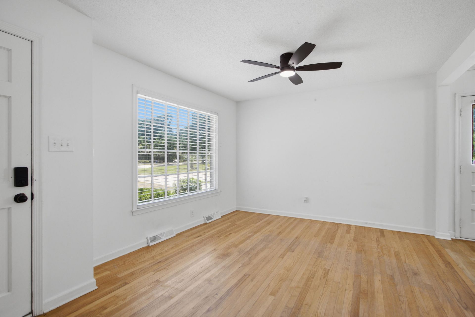 1144 Wyndham Road Photo 8