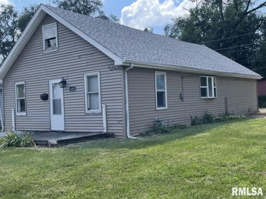 1401 S 14TH Street, Pekin, IL 61554