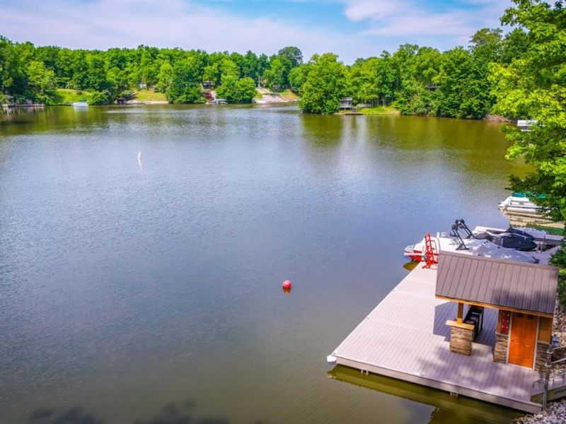 691 Timothy Drive, Willard, OH 44890 Photo 4