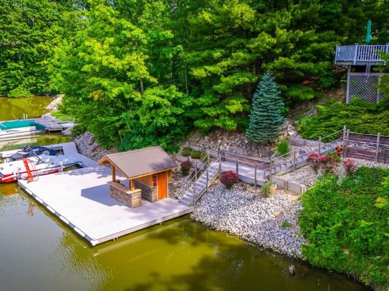 691 Timothy Drive, Willard, OH 44890 Photo 5
