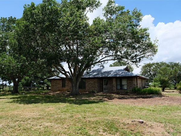240 McAcres DR, McDade, TX 78650