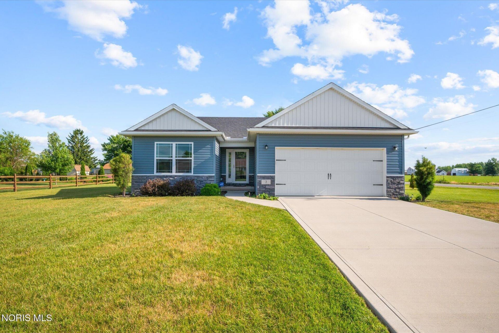 2 Glacier Lane, Delta, OH 43515 Main Photo