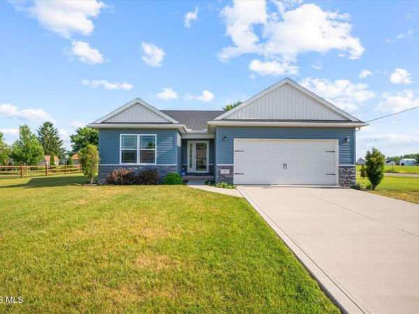 2 Glacier Lane, Delta, OH 43515