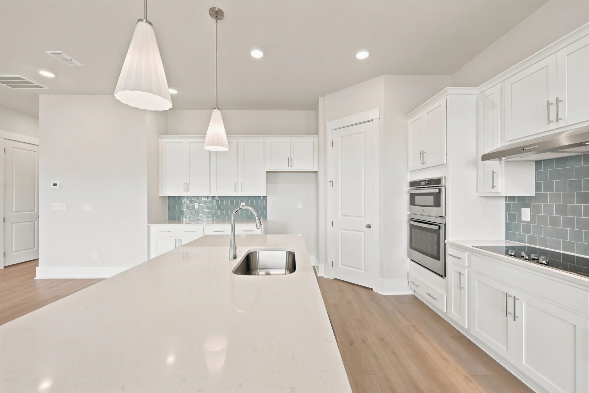 992 Triton Ave. Photo 13