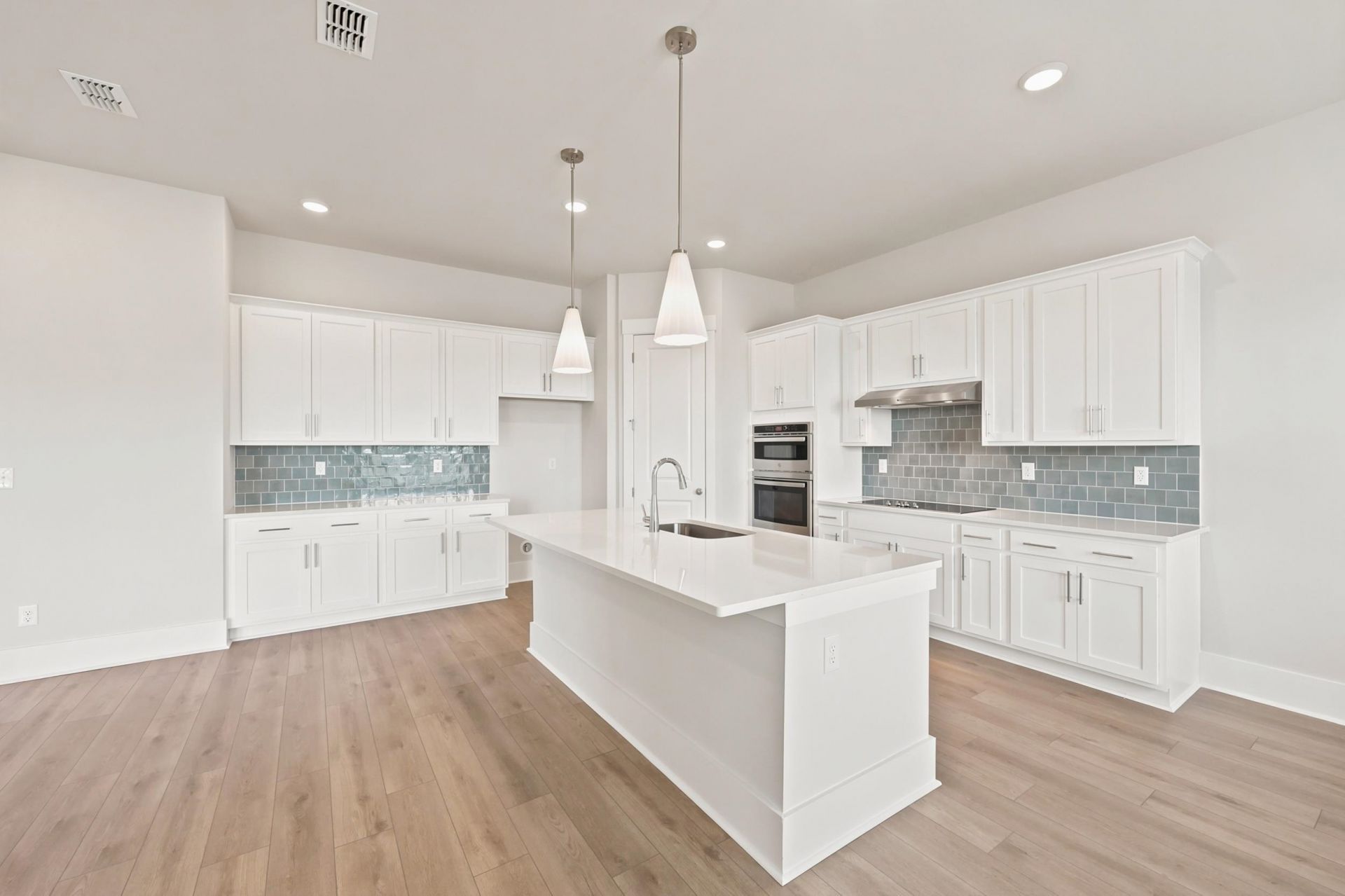 992 Triton Ave. Photo 14