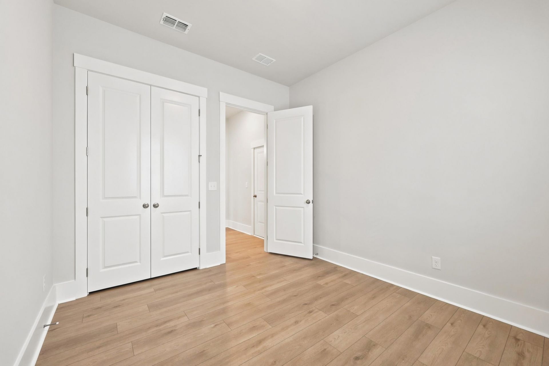 992 Triton Ave. Photo 18