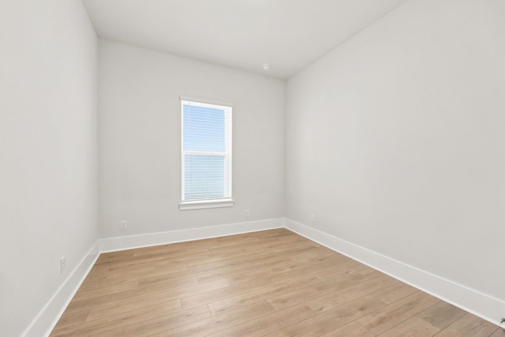 992 Triton Ave. Photo 19