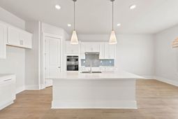 992 Triton Ave. photo 4