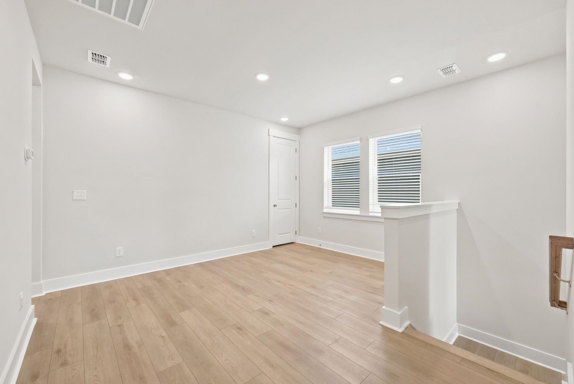 992 Triton Ave. Photo 22