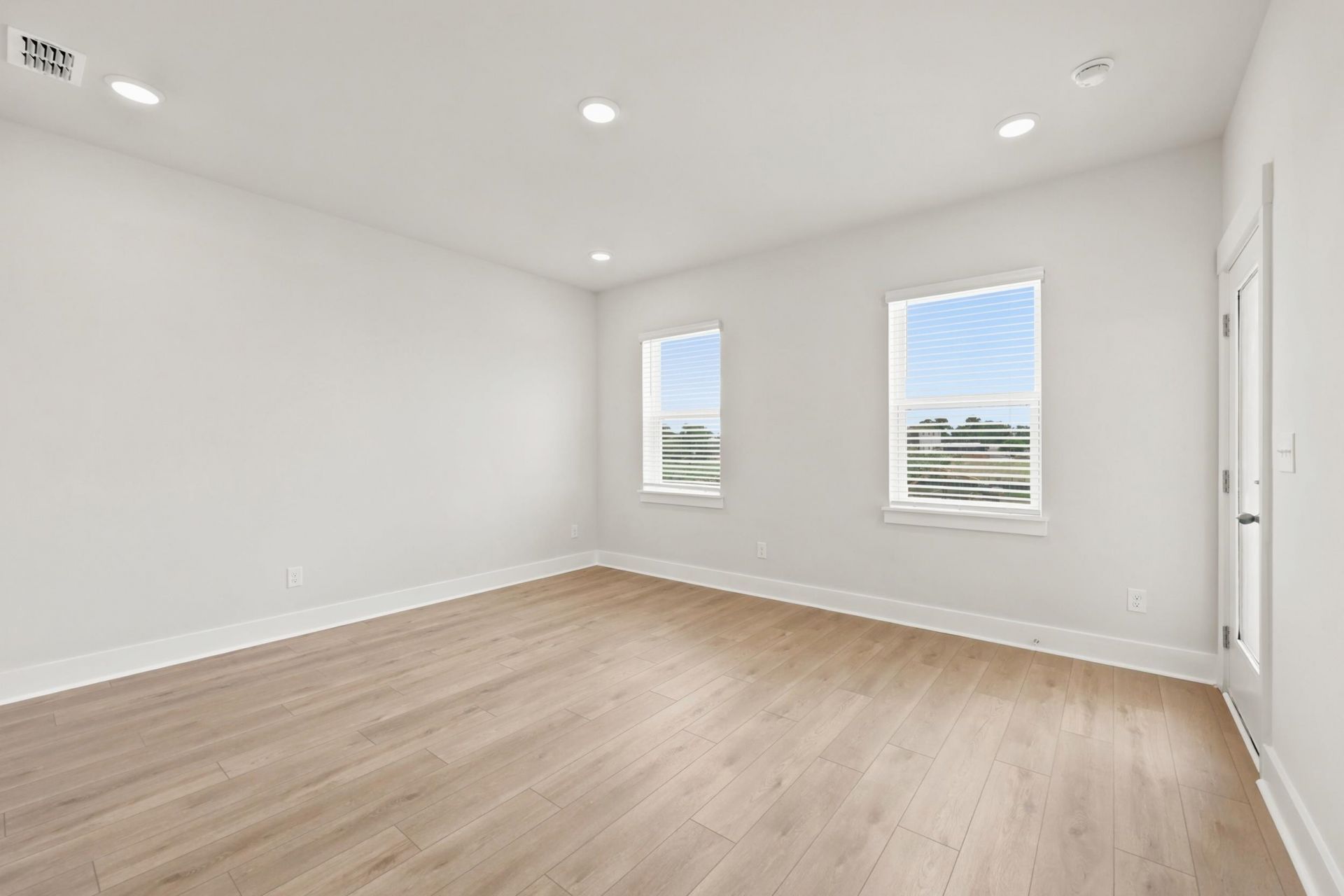 992 Triton Ave. Photo 24