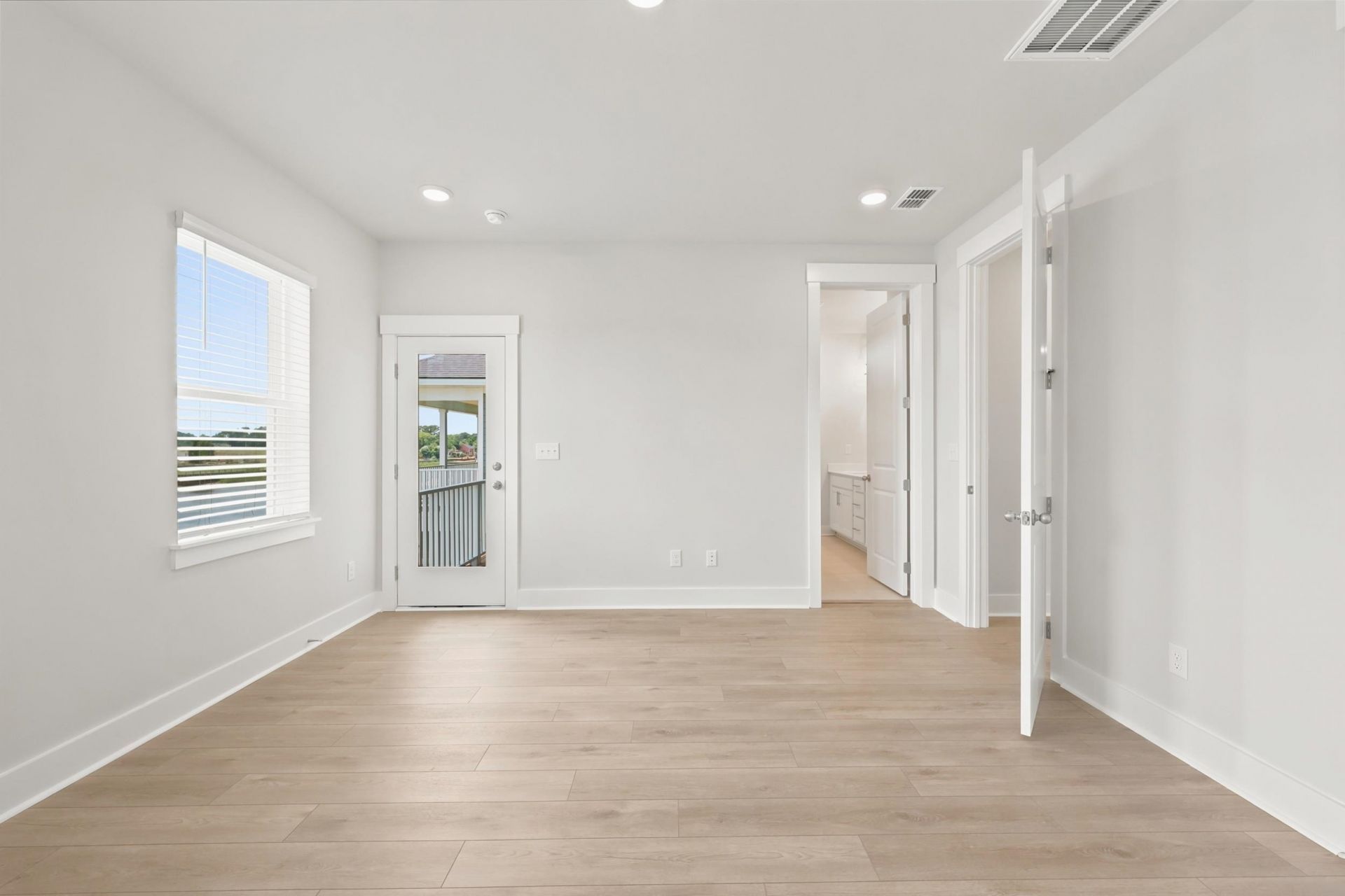 992 Triton Ave. Photo 25