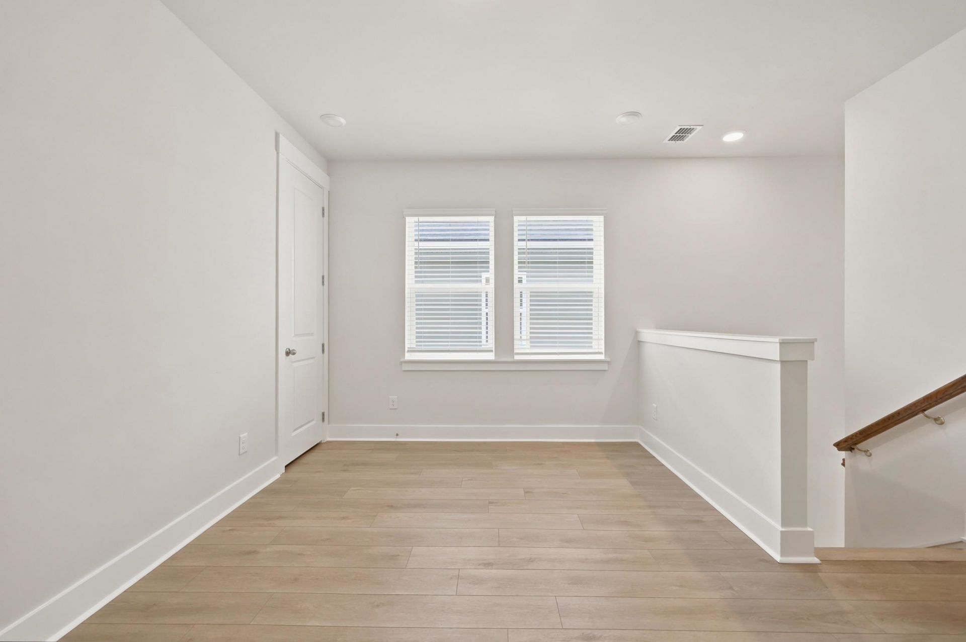992 Triton Ave. Photo 26