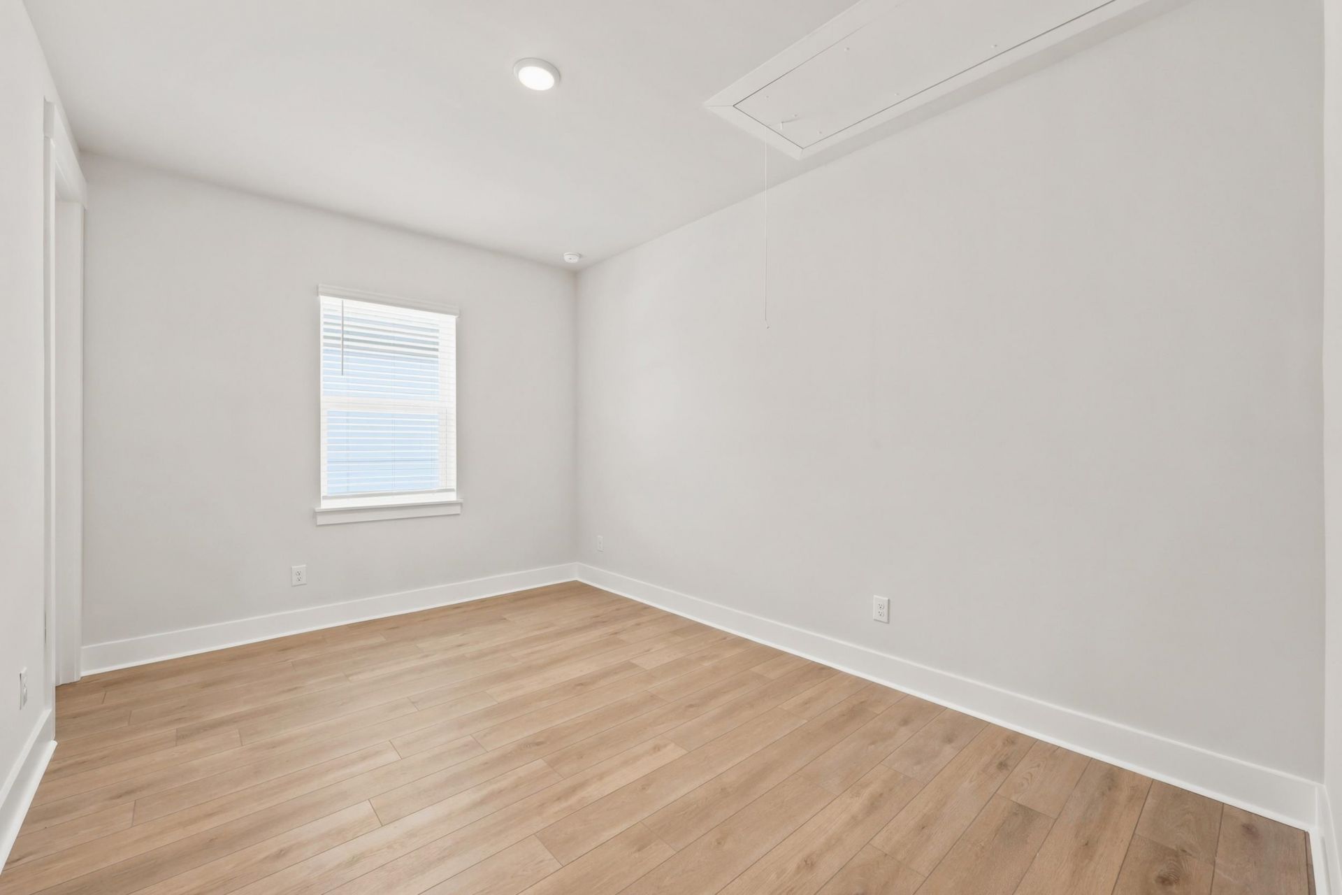 992 Triton Ave. Photo 36