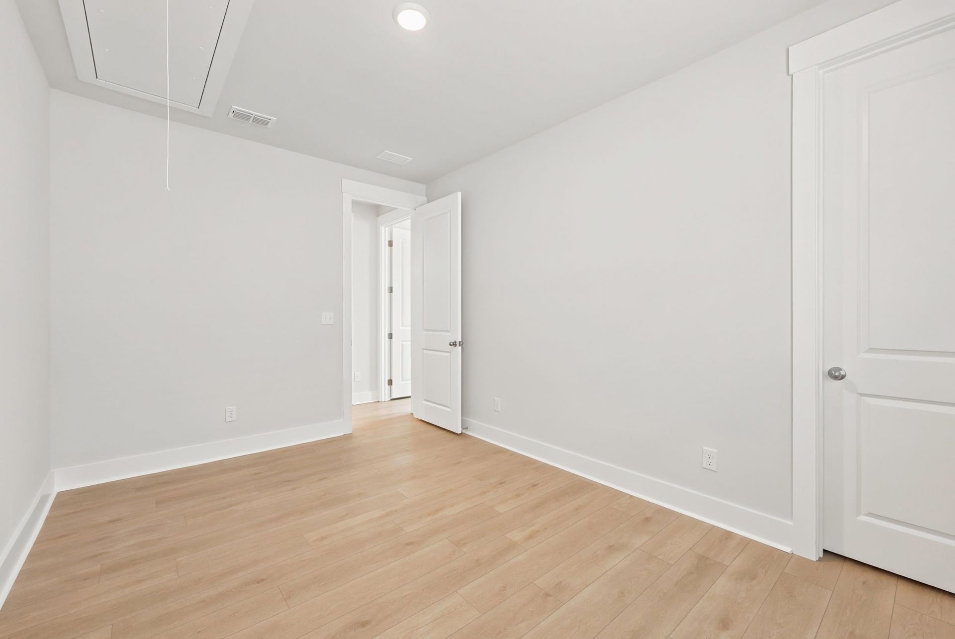 992 Triton Ave. Photo 37