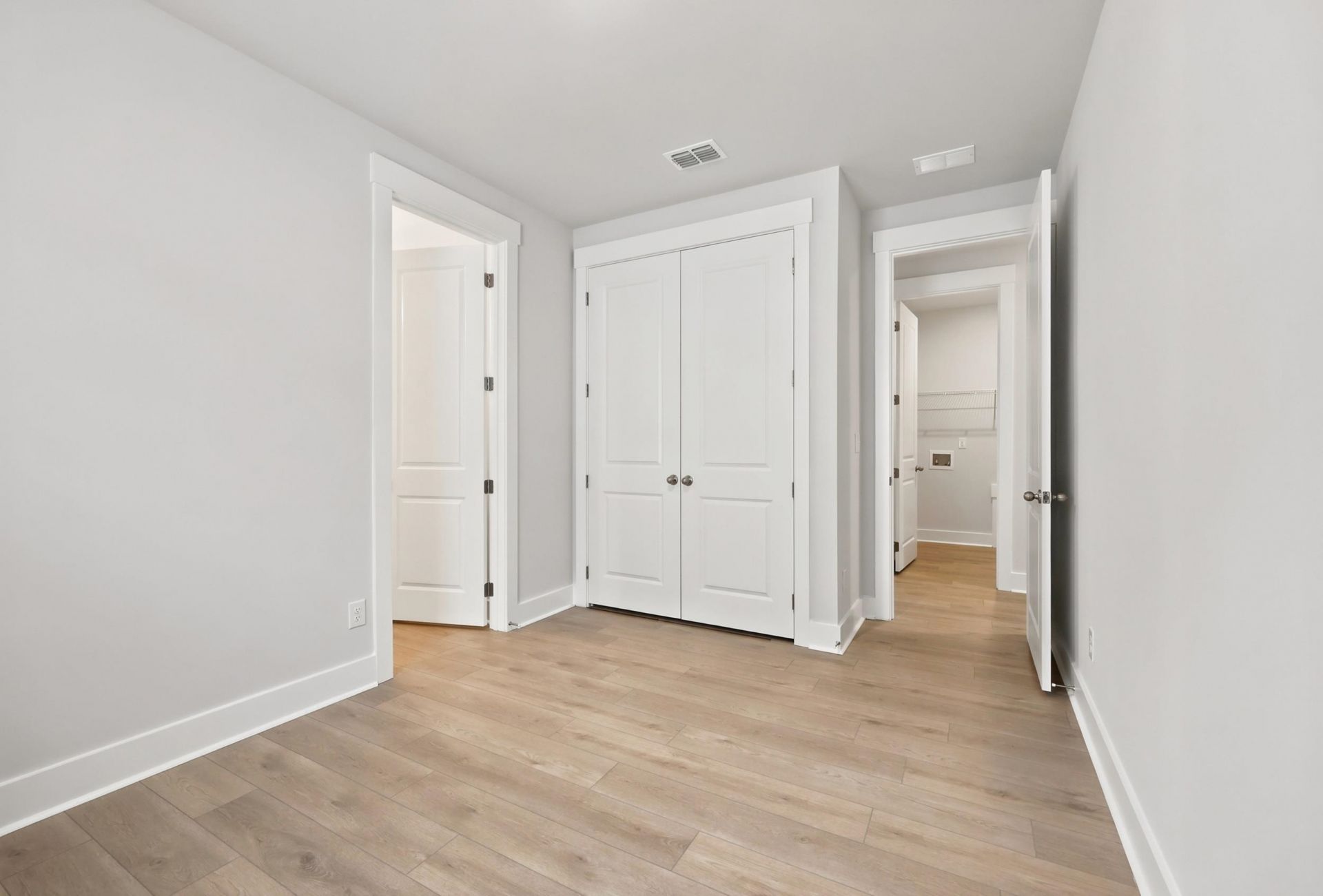 992 Triton Ave. Photo 39