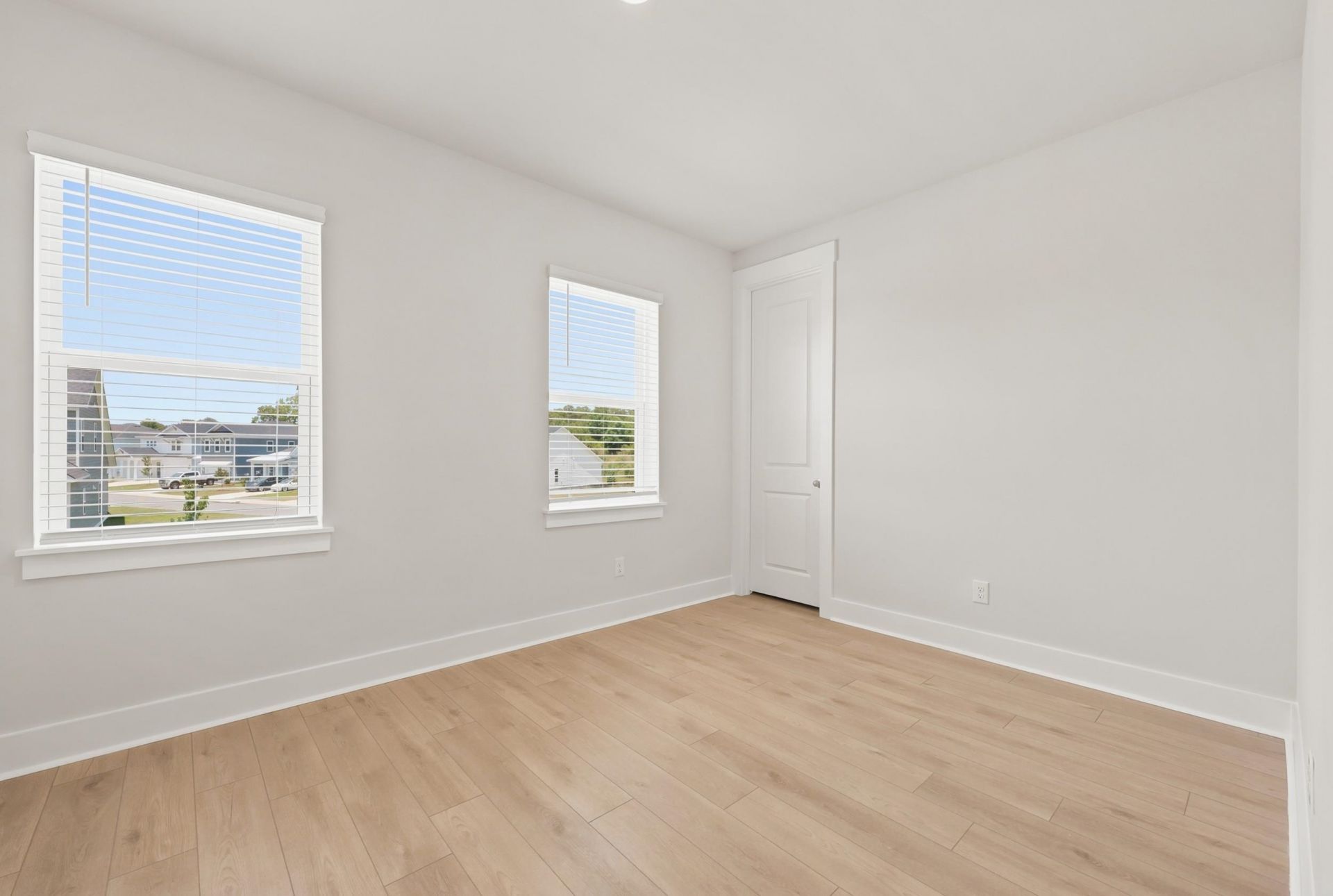 992 Triton Ave. Photo 40