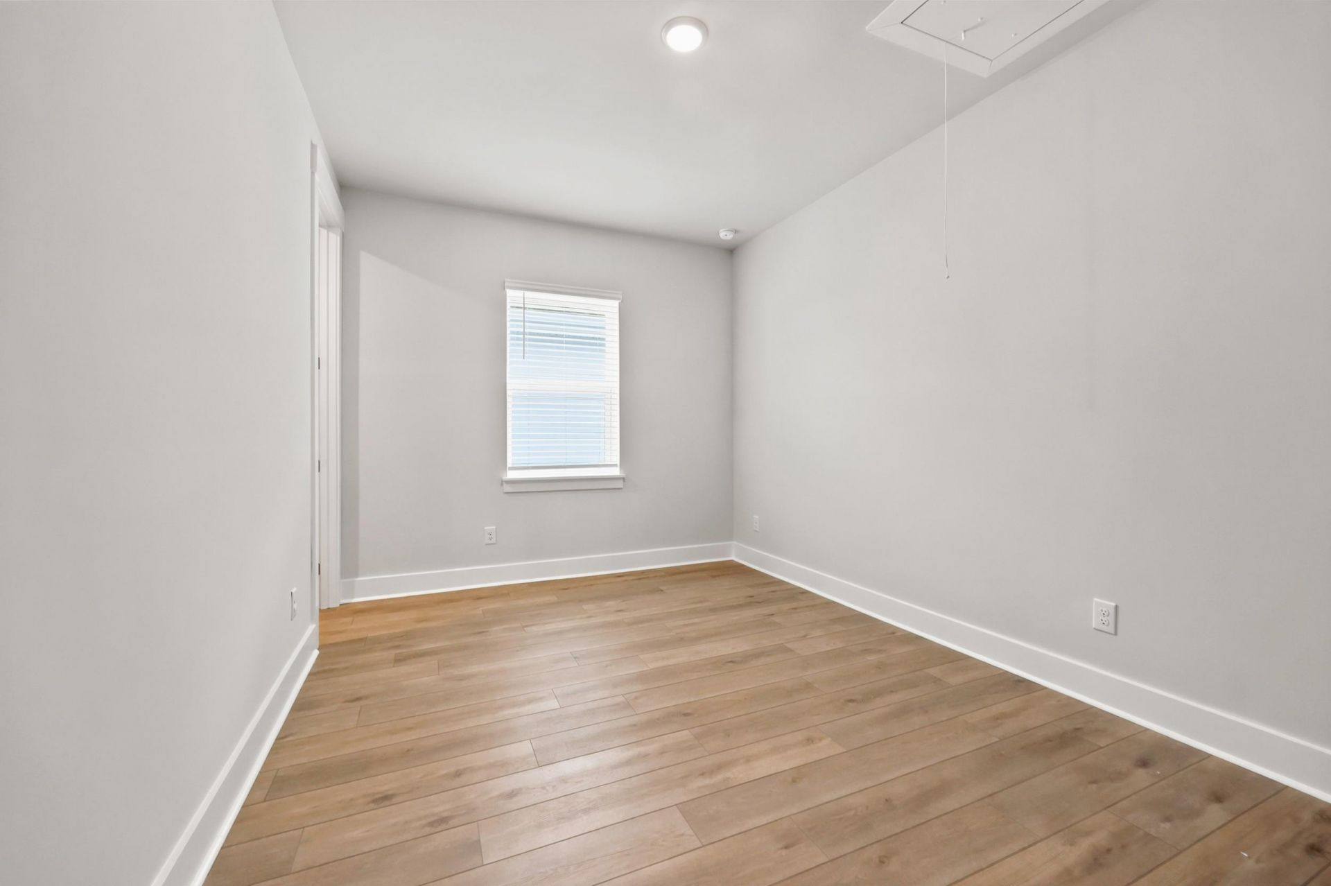 992 Triton Ave. Photo 41