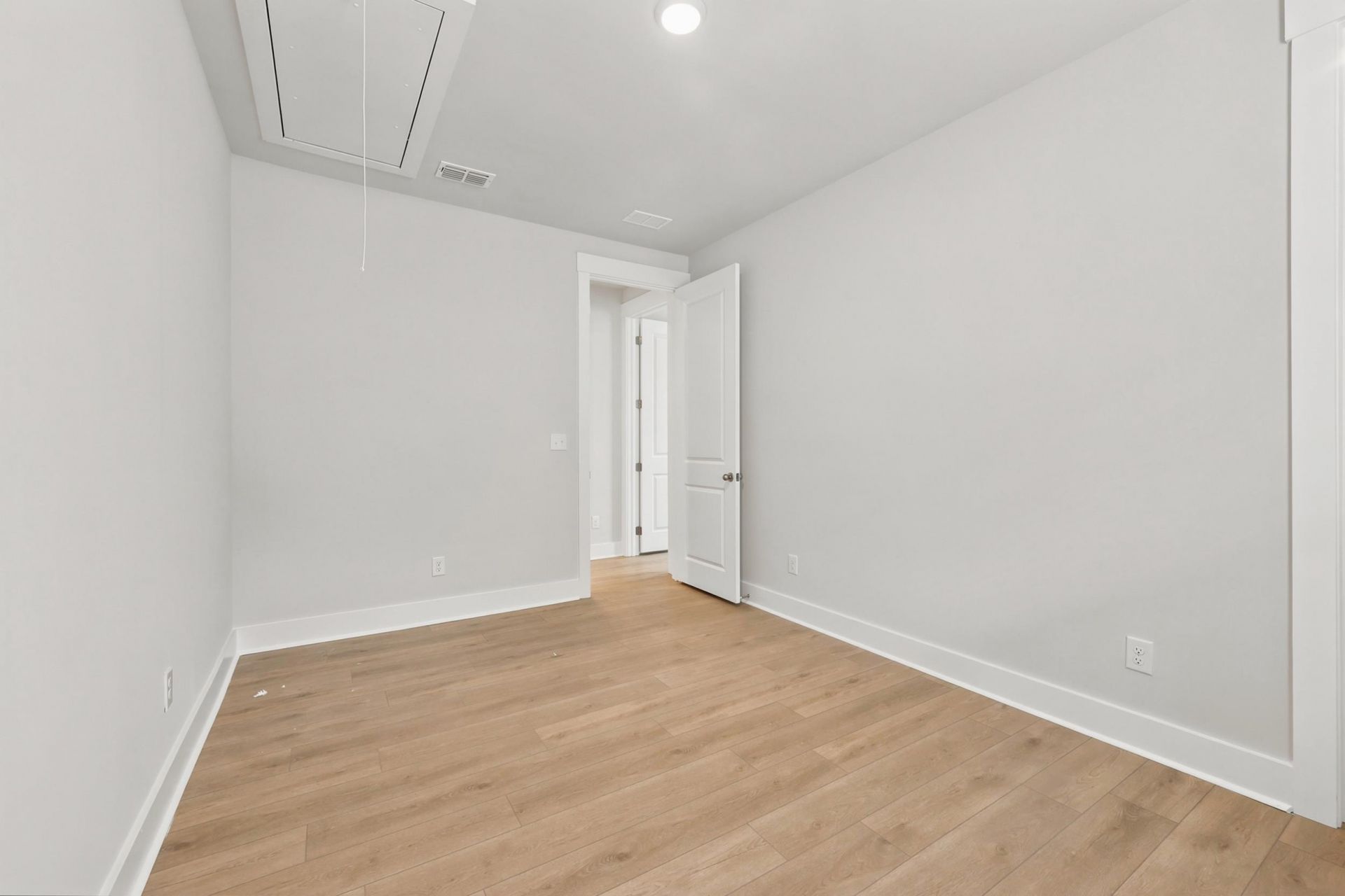 992 Triton Ave. Photo 42