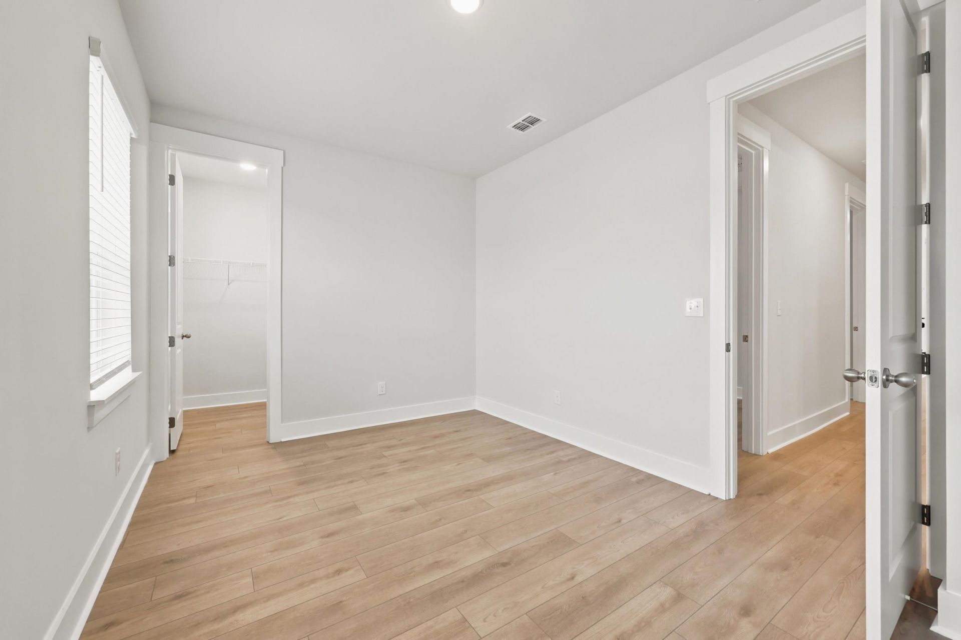 992 Triton Ave. Photo 45